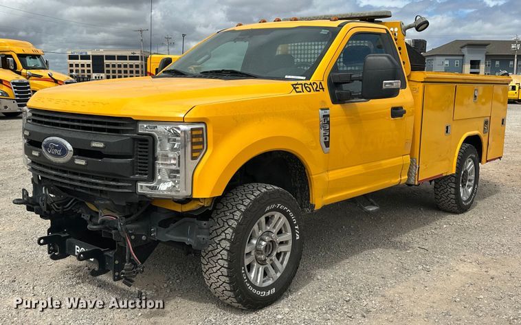 image for item EJ8463 2019 Ford F350 Super Duty XL utility bed pickup truck