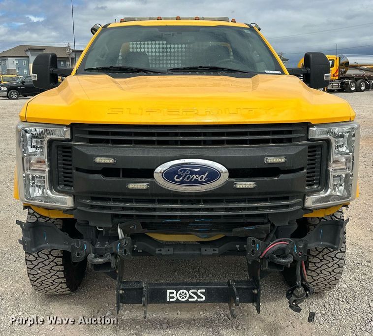 image for item EJ8463 2019 Ford F350 Super Duty XL utility bed pickup truck