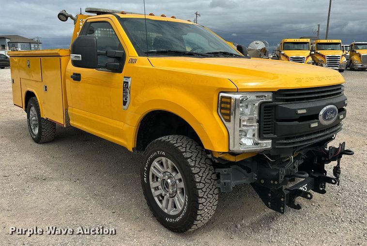 image for item EJ8463 2019 Ford F350 Super Duty XL utility bed pickup truck