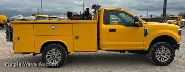 image for item EJ8463 2019 Ford F350 Super Duty XL utility bed pickup truck