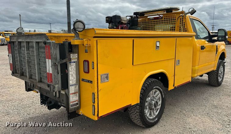 image for item EJ8463 2019 Ford F350 Super Duty XL utility bed pickup truck