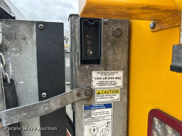 image for item EJ8463 2019 Ford F350 Super Duty XL utility bed pickup truck