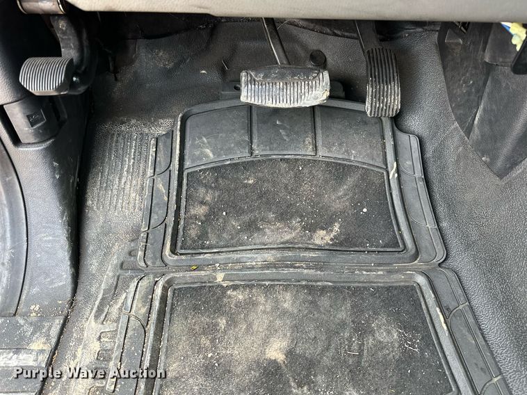 image for item EJ8463 2019 Ford F350 Super Duty XL utility bed pickup truck