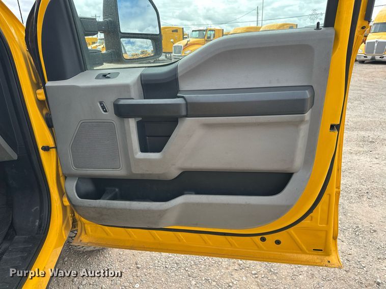 image for item EJ8463 2019 Ford F350 Super Duty XL utility bed pickup truck