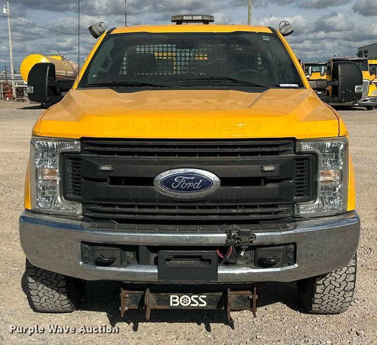 image for item EJ8467 2017 Ford F350 Super Duty XL utility bed pickup truck