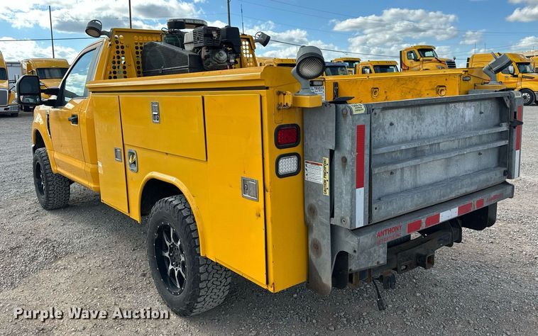 image for item EJ8467 2017 Ford F350 Super Duty XL utility bed pickup truck