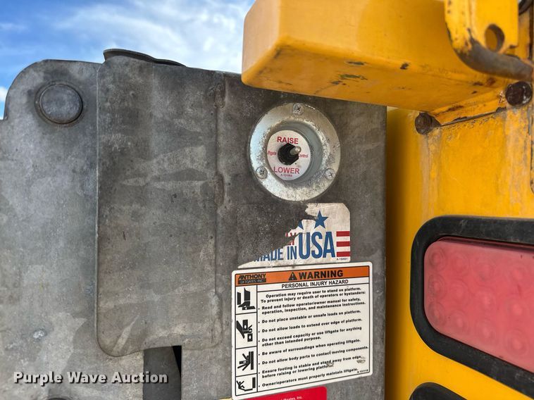 image for item EJ8467 2017 Ford F350 Super Duty XL utility bed pickup truck