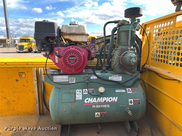 image for item EJ8467 2017 Ford F350 Super Duty XL utility bed pickup truck