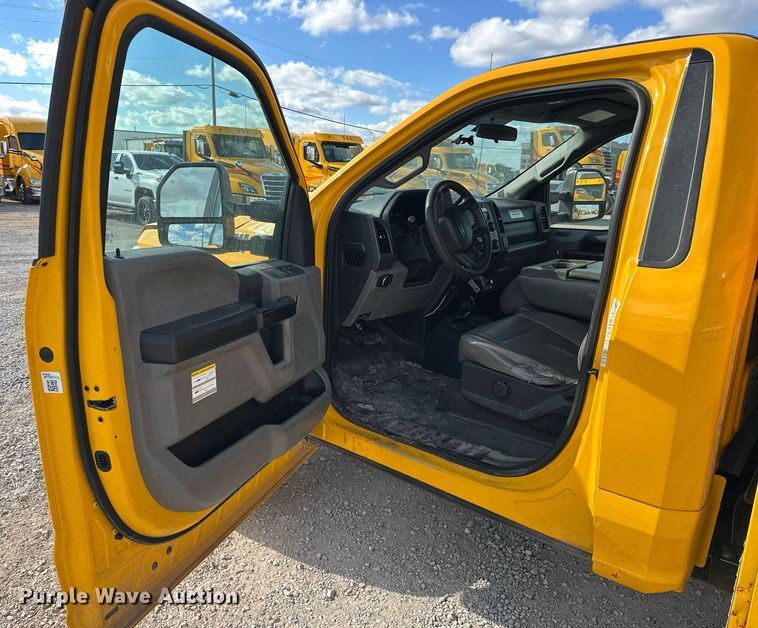 image for item EJ8467 2017 Ford F350 Super Duty XL utility bed pickup truck