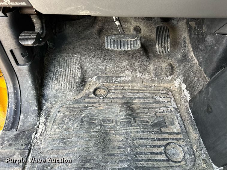 image for item EJ8467 2017 Ford F350 Super Duty XL utility bed pickup truck