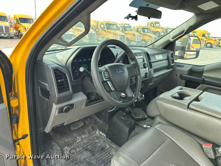 image for item EJ8467 2017 Ford F350 Super Duty XL utility bed pickup truck