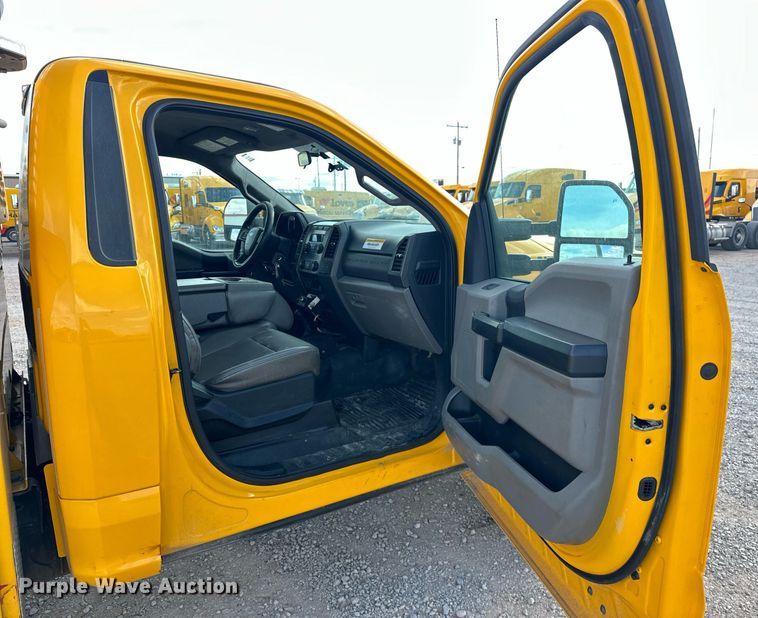 image for item EJ8467 2017 Ford F350 Super Duty XL utility bed pickup truck