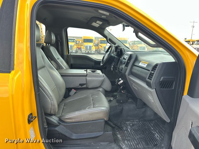 image for item EJ8467 2017 Ford F350 Super Duty XL utility bed pickup truck