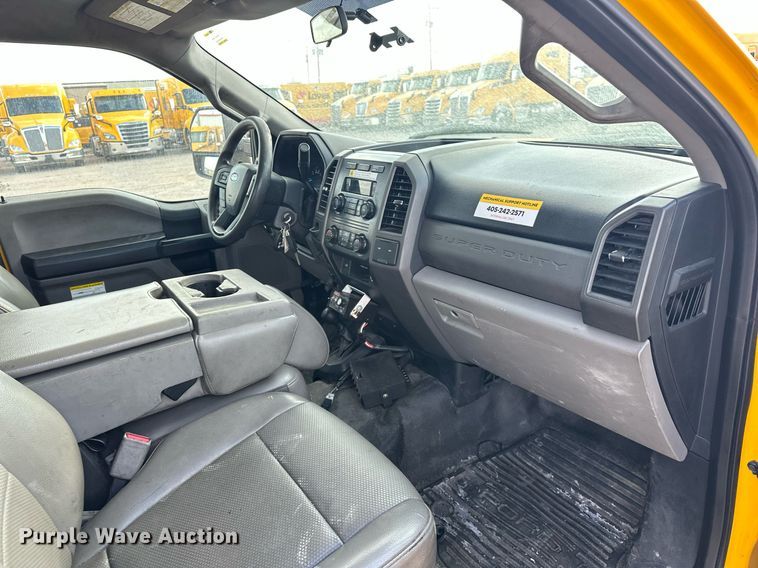 image for item EJ8467 2017 Ford F350 Super Duty XL utility bed pickup truck