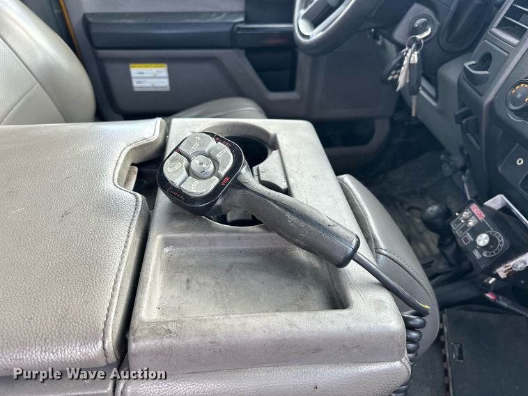 image for item EJ8467 2017 Ford F350 Super Duty XL utility bed pickup truck