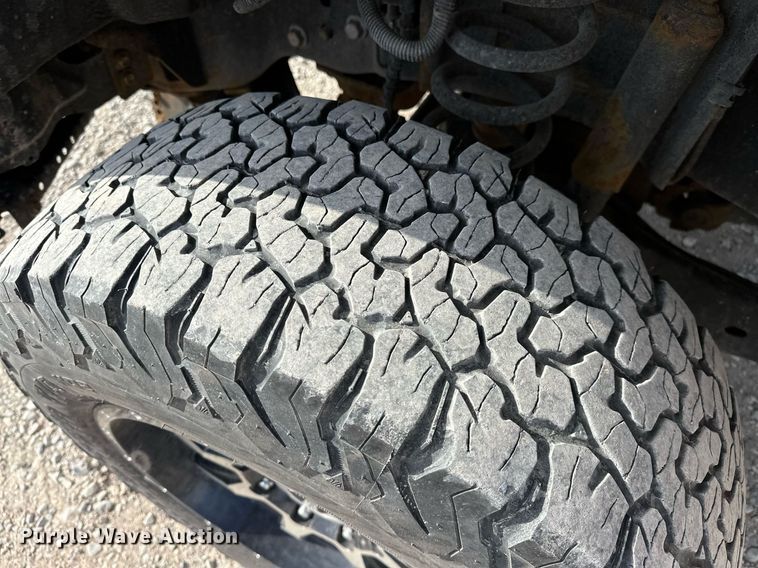 image for item EJ8467 2017 Ford F350 Super Duty XL utility bed pickup truck