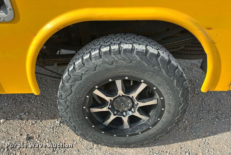 image for item EJ8467 2017 Ford F350 Super Duty XL utility bed pickup truck