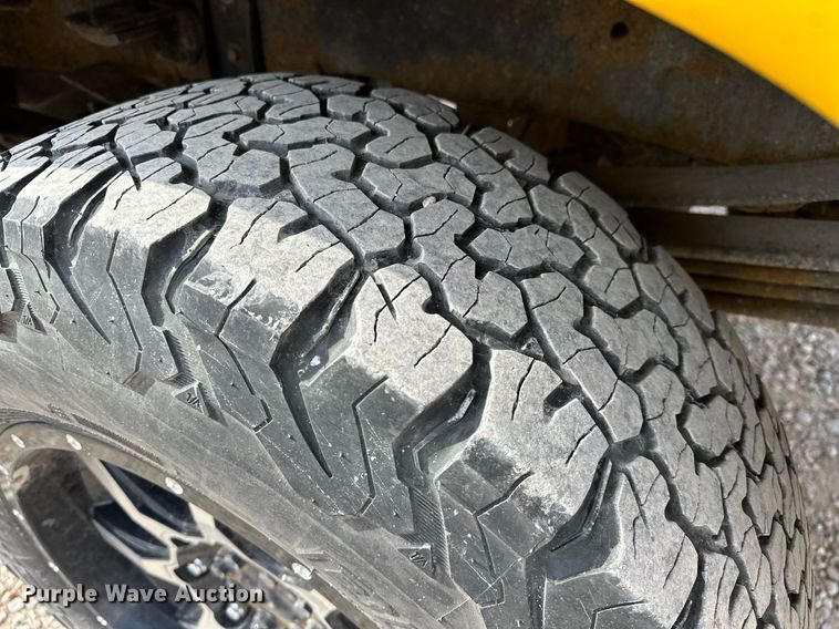 image for item EJ8467 2017 Ford F350 Super Duty XL utility bed pickup truck