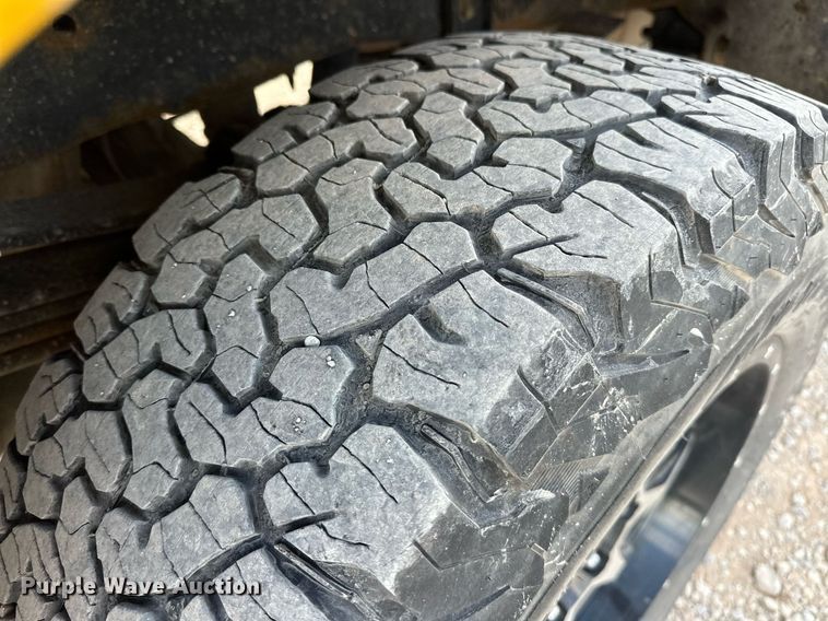 image for item EJ8467 2017 Ford F350 Super Duty XL utility bed pickup truck