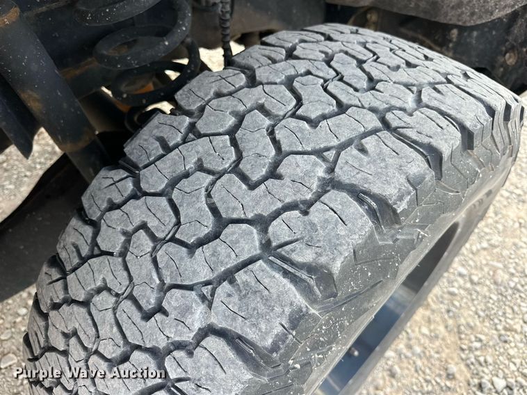 image for item EJ8467 2017 Ford F350 Super Duty XL utility bed pickup truck