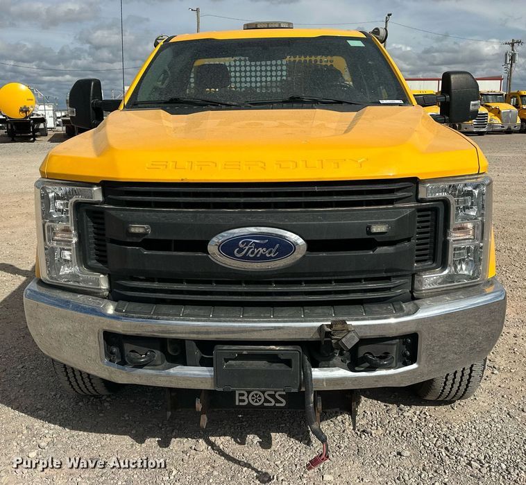 image for item EJ8468 2018 Ford F350 Super Duty utility bed pickup truck