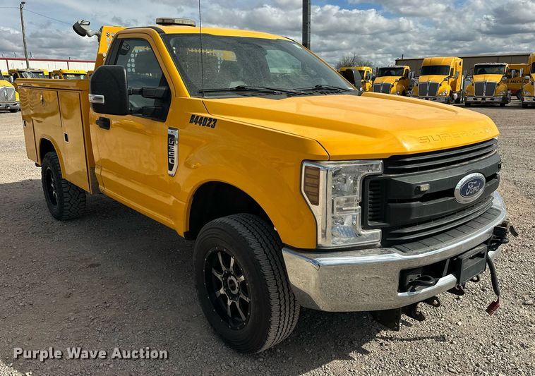 image for item EJ8468 2018 Ford F350 Super Duty utility bed pickup truck