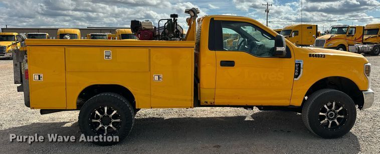 image for item EJ8468 2018 Ford F350 Super Duty utility bed pickup truck