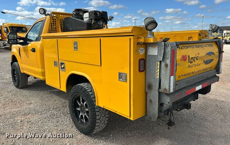 image for item EJ8468 2018 Ford F350 Super Duty utility bed pickup truck