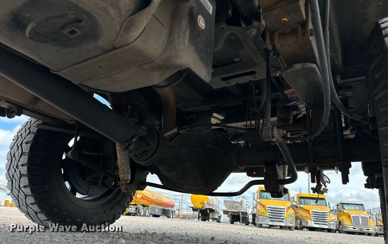 image for item EJ8468 2018 Ford F350 Super Duty utility bed pickup truck