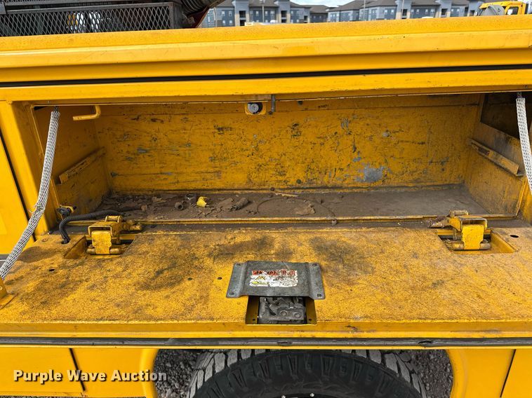 image for item EJ8468 2018 Ford F350 Super Duty utility bed pickup truck