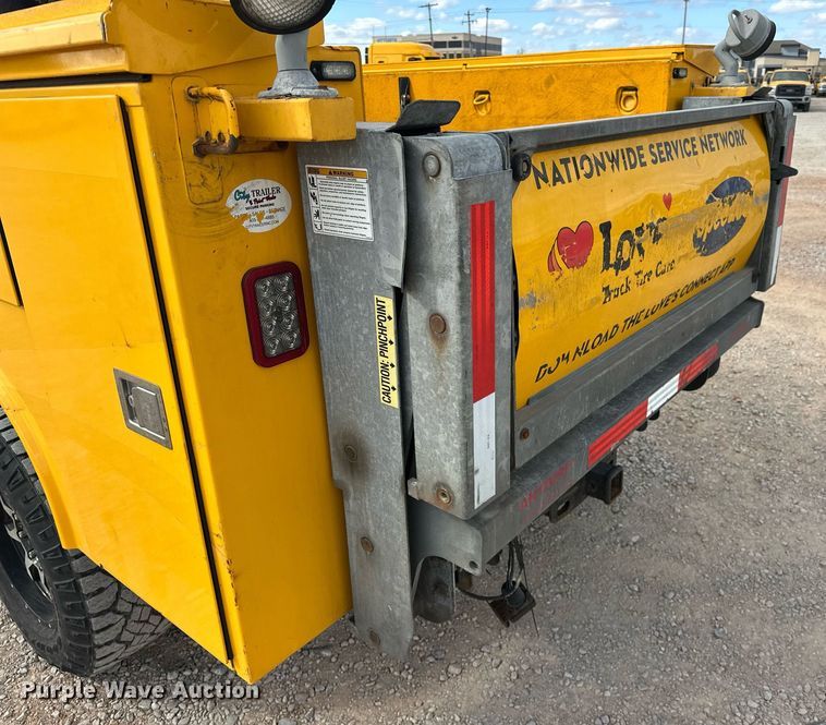 image for item EJ8468 2018 Ford F350 Super Duty utility bed pickup truck