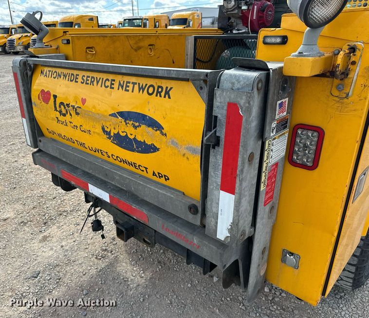 image for item EJ8468 2018 Ford F350 Super Duty utility bed pickup truck