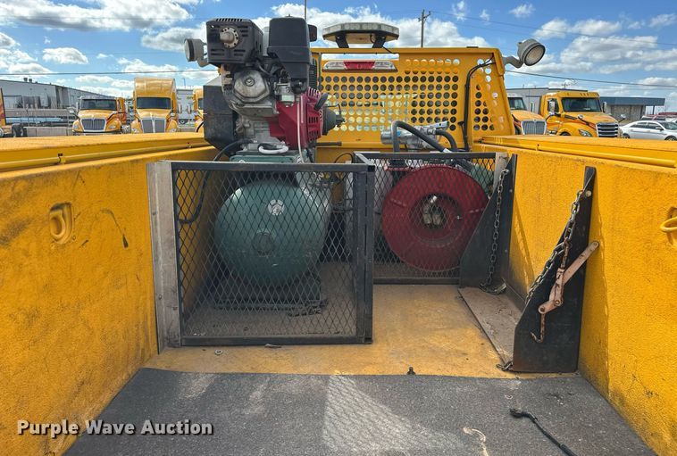 image for item EJ8468 2018 Ford F350 Super Duty utility bed pickup truck