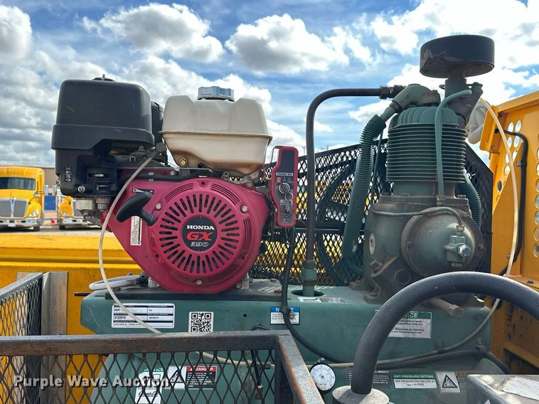 image for item EJ8468 2018 Ford F350 Super Duty utility bed pickup truck