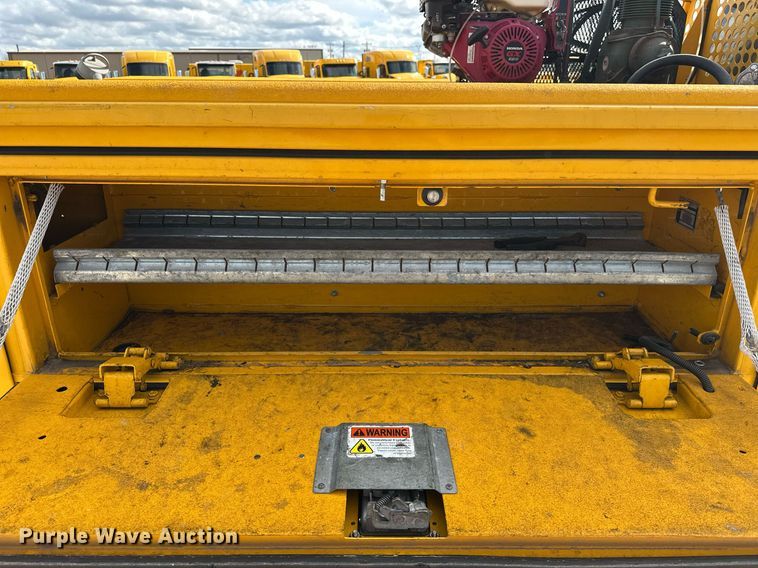 image for item EJ8468 2018 Ford F350 Super Duty utility bed pickup truck