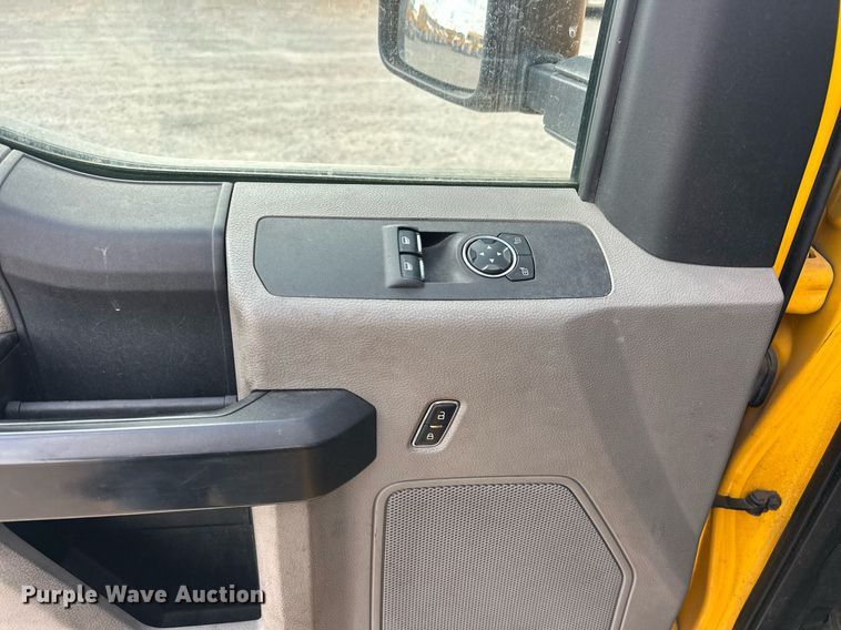 image for item EJ8468 2018 Ford F350 Super Duty utility bed pickup truck