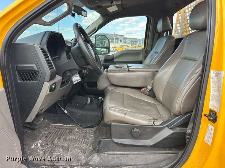 image for item EJ8468 2018 Ford F350 Super Duty utility bed pickup truck