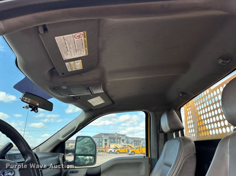 image for item EJ8468 2018 Ford F350 Super Duty utility bed pickup truck