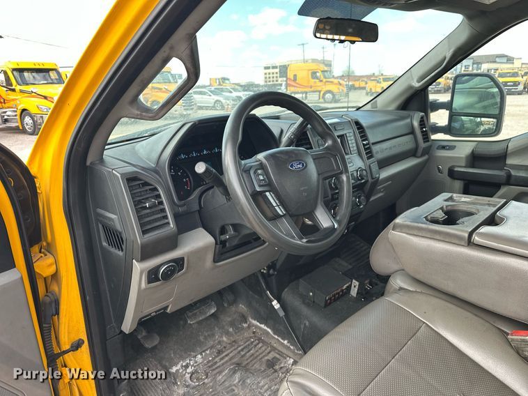 image for item EJ8468 2018 Ford F350 Super Duty utility bed pickup truck