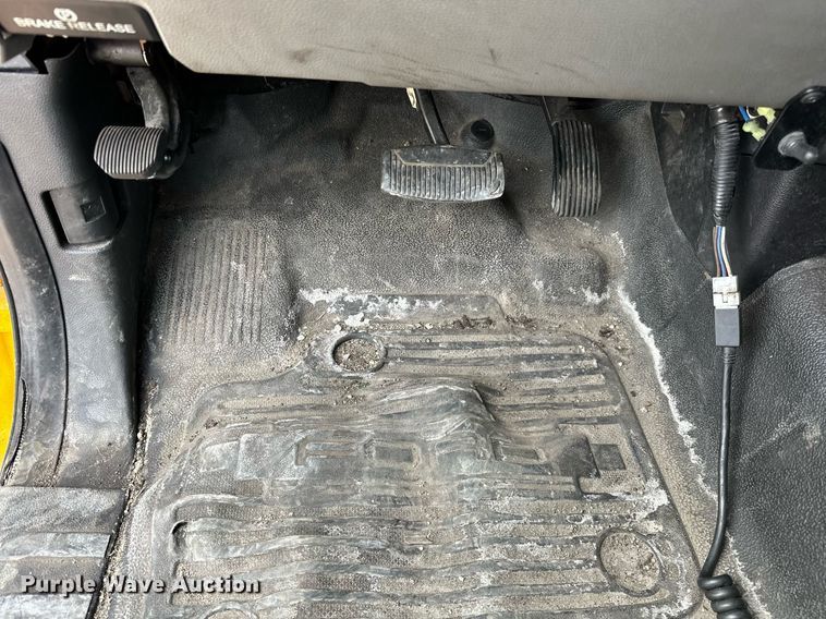 image for item EJ8468 2018 Ford F350 Super Duty utility bed pickup truck