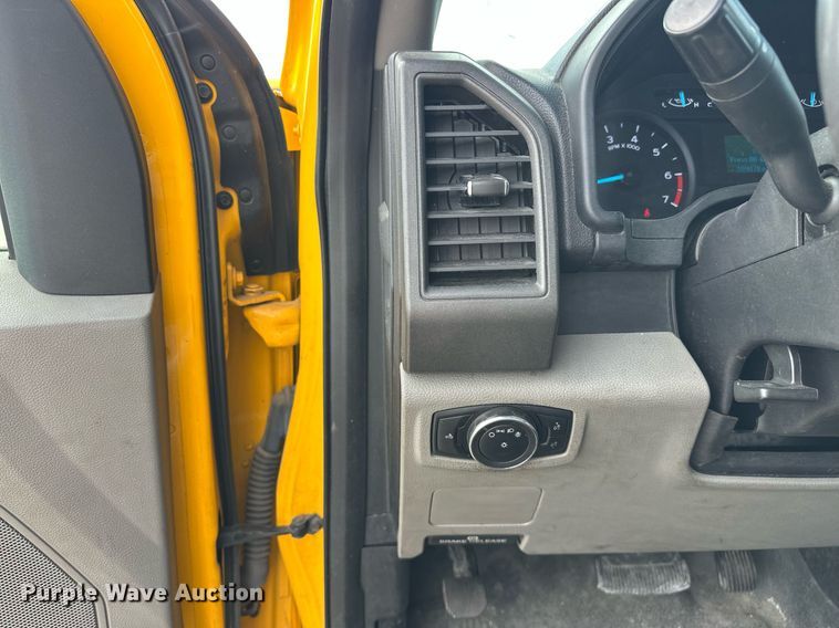 image for item EJ8468 2018 Ford F350 Super Duty utility bed pickup truck