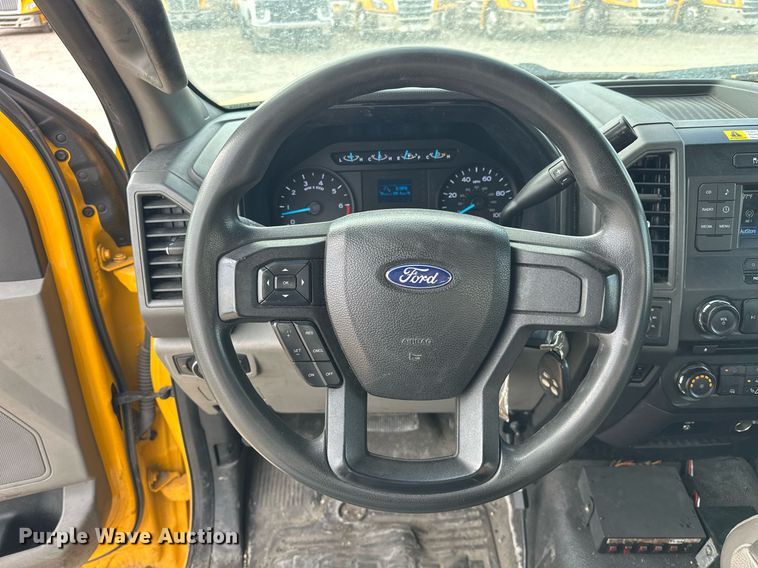 image for item EJ8468 2018 Ford F350 Super Duty utility bed pickup truck