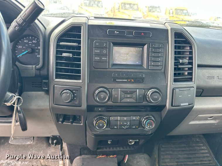 image for item EJ8468 2018 Ford F350 Super Duty utility bed pickup truck