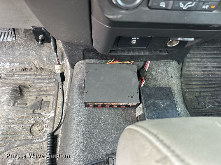 image for item EJ8468 2018 Ford F350 Super Duty utility bed pickup truck