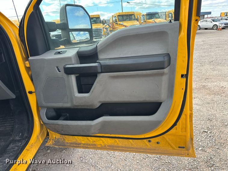 image for item EJ8468 2018 Ford F350 Super Duty utility bed pickup truck