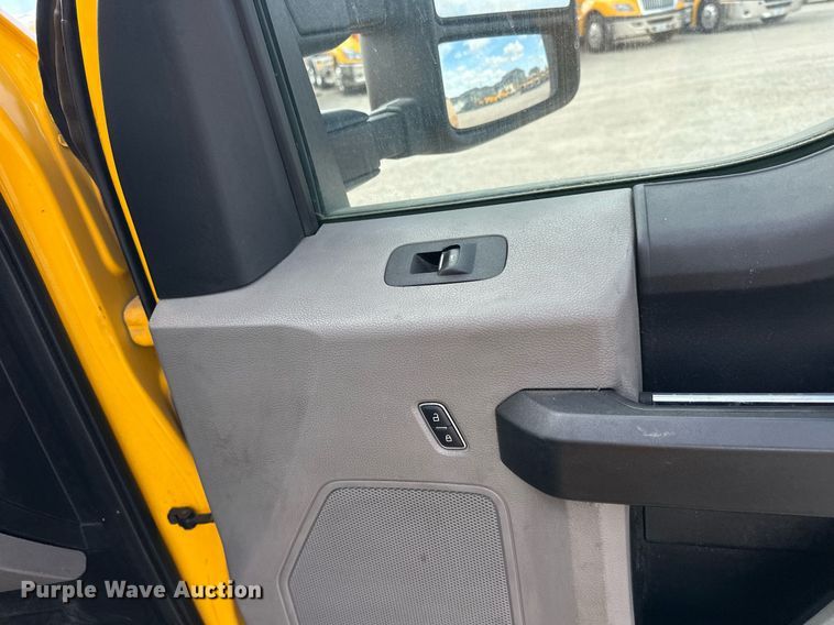 image for item EJ8468 2018 Ford F350 Super Duty utility bed pickup truck