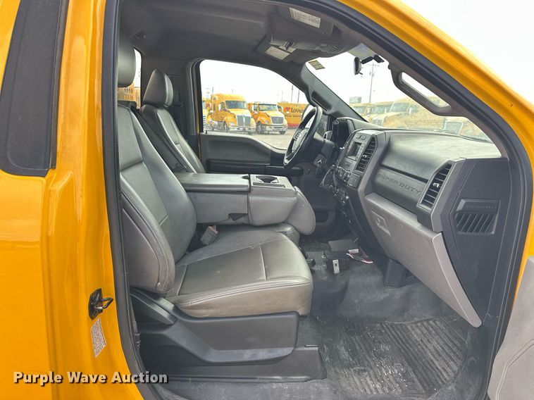 image for item EJ8468 2018 Ford F350 Super Duty utility bed pickup truck