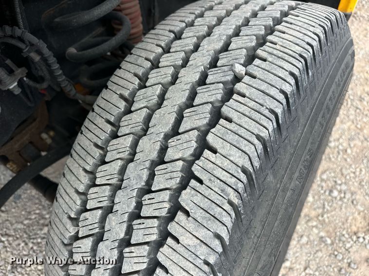 image for item EJ8468 2018 Ford F350 Super Duty utility bed pickup truck