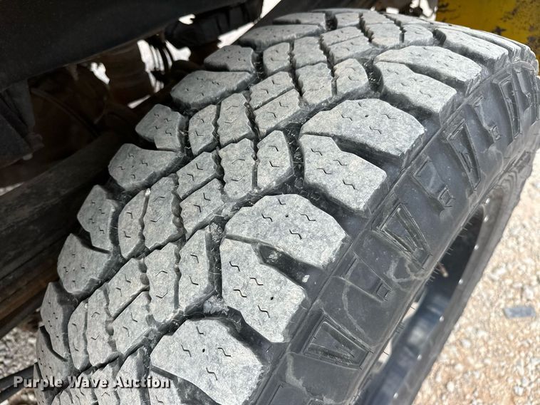 image for item EJ8468 2018 Ford F350 Super Duty utility bed pickup truck