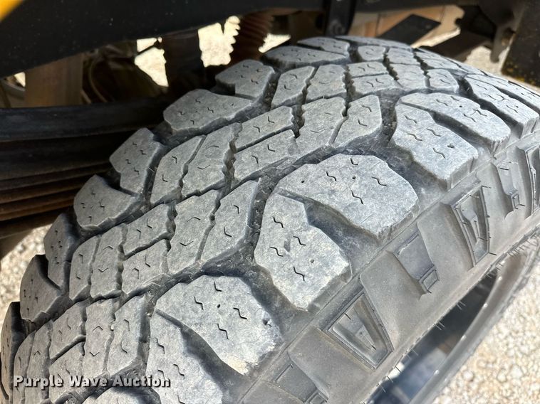 image for item EJ8468 2018 Ford F350 Super Duty utility bed pickup truck